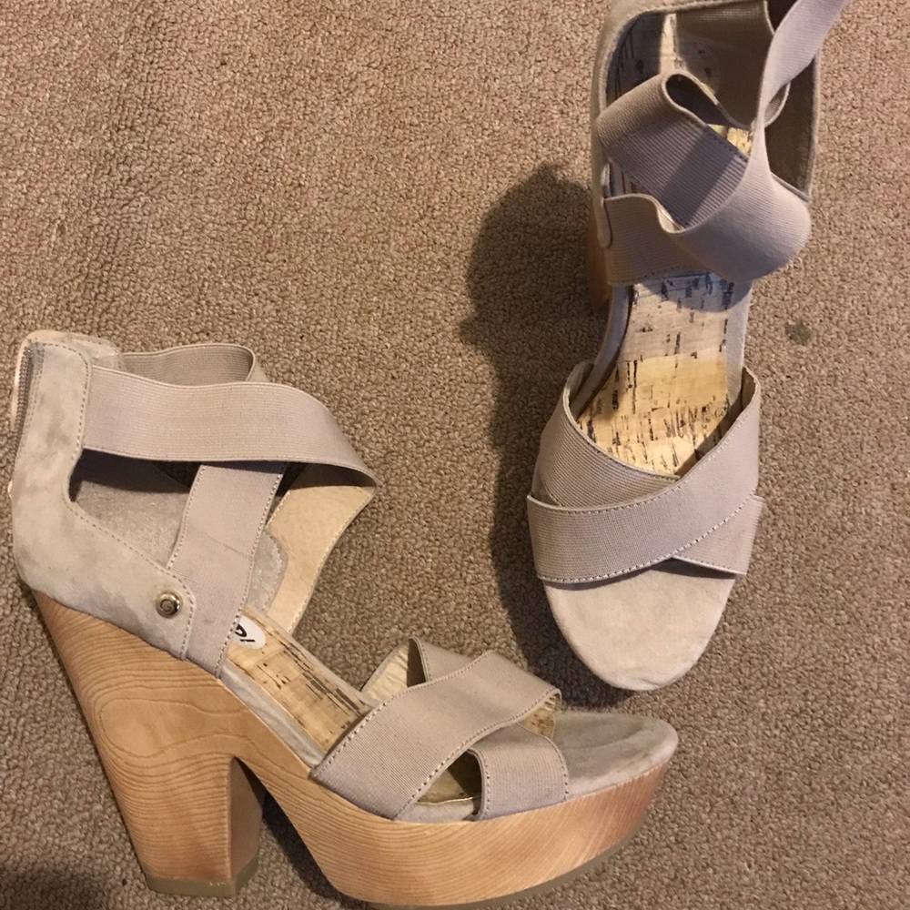 Nude Wedges